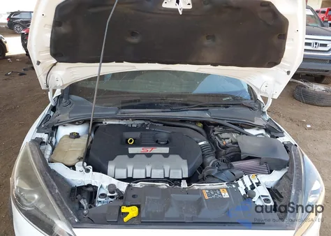 2017 Ford Focus St z USA, uszkodzony, nr VIN 1FADP3L97HL245807